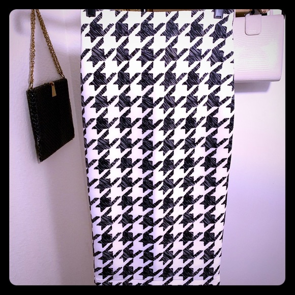 Houndstooth high waisted skirt